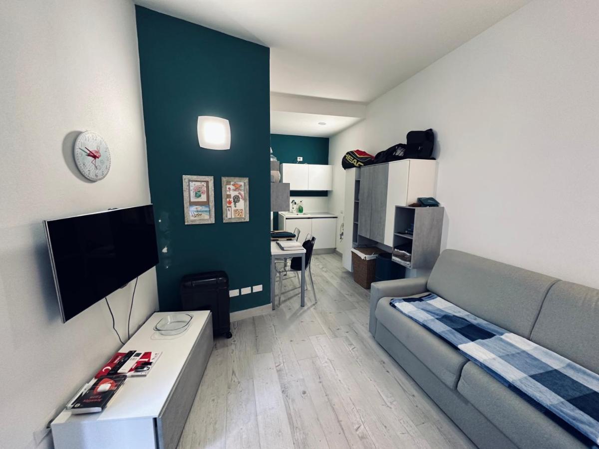Monolocale In Pieno Centro Apartment Milan Bagian luar foto